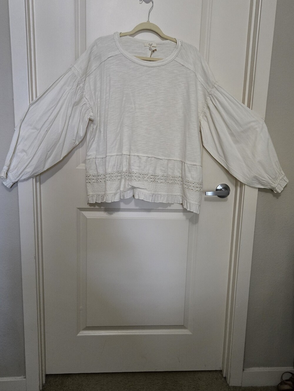 easel Cream Crochet-Hem Balloon Sleeve Top Blouse